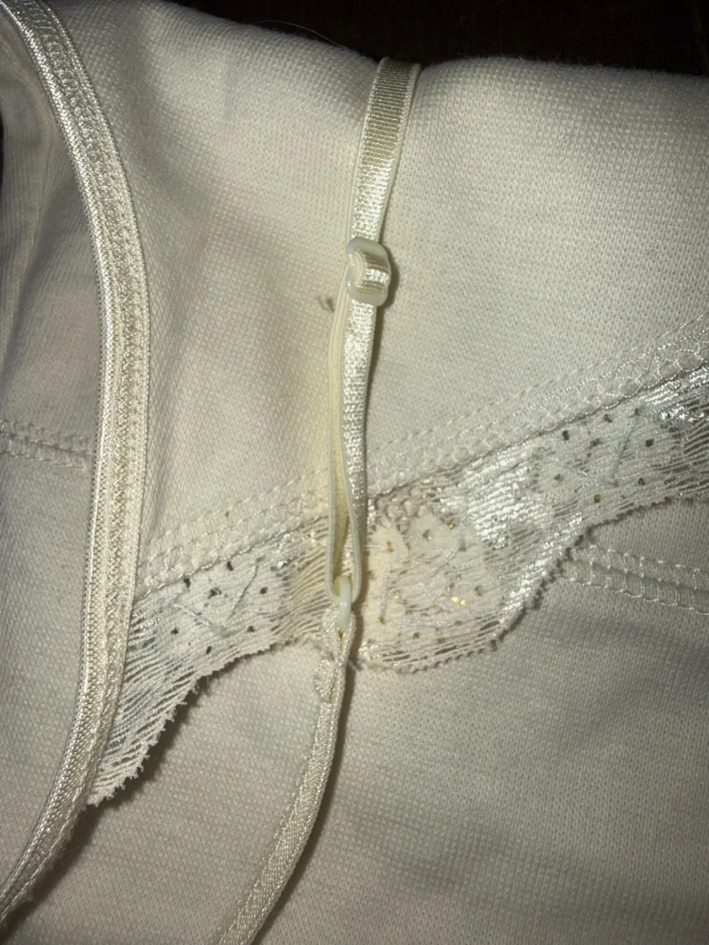 Delicate Cream Lace-Trim Camisole with Floral Accents - Picture 4 of 8